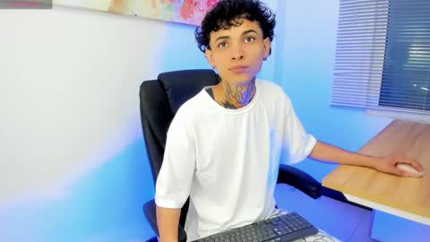 Snapshot of arceluuz chatting on February 24, 8:47 pm Arceluz online show from February 24, 8:47 pm