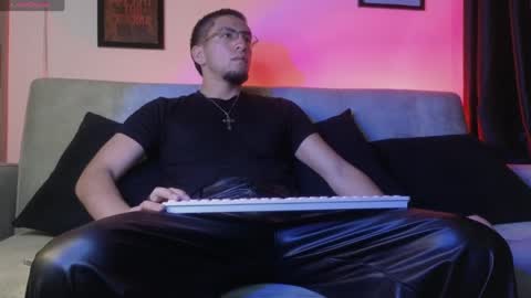 Mateo online show from April 18, 2:10 pm