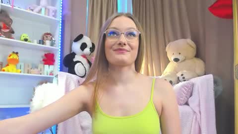 Ariel online show from March 5, 3:08 pm