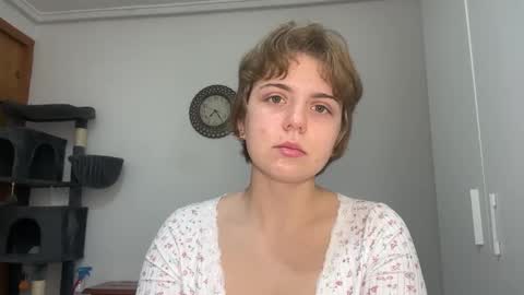 Snapshot of ari_crystal chatting on February 25, 5:22 pm ari_crystal online show from February 25, 5:22 pm