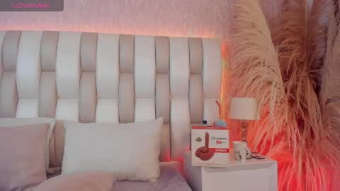 ari_lynn_ online show from April 16, 3:07 am