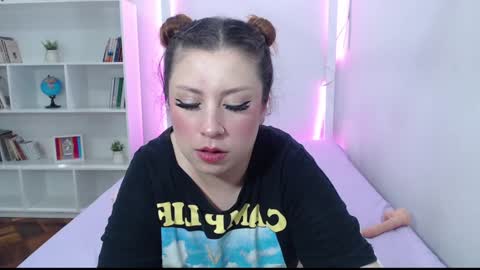 Snapshot of ari_rossee_ chatting on January 1, 3:13 am online show from January 1, 3:13 am