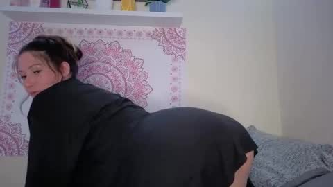 Snapshot of aria__marie chatting on June 6, 4:28 am Aria Marie online show from June 6, 4:28 am