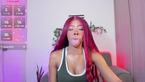 Snapshot of aria_brown_19 chatting on October 16, 12:00 am    ARIA    online show from October 16, 12:00 am