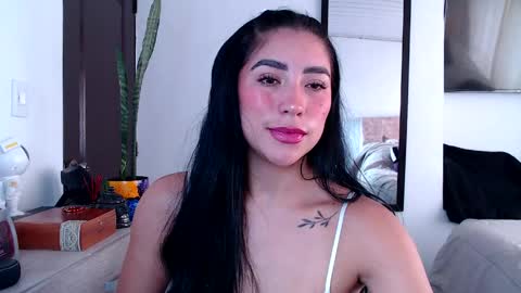 Snapshot of aria_castelli chatting on May 22, 3:39 pm Aria Castelli online show from May 22, 3:39 pm