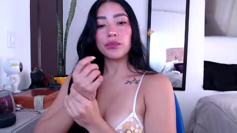 Snapshot of aria_castelli chatting on May 26, 2:57 pm Aria Castelli online show from May 26, 2:57 pm