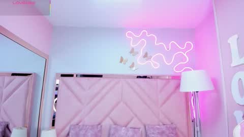 Snapshot of aria_joness_ chatting on October 4, 1:53 pm Aria Jones online show from October 4, 1:53 pm