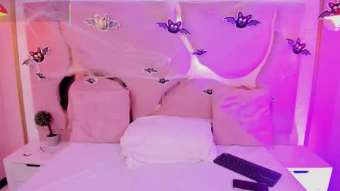 Snapshot of aria_joness_ chatting on October 22, 1:11 pm Aria Jones online show from October 22, 1:11 pm