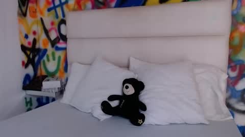 Snapshot of aria_martiin chatting on December 4, 11:30 am aria online show from December 4, 11:30 am