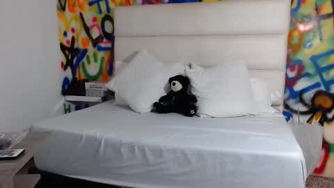 Snapshot of aria_martiin chatting on December 5, 11:49 am aria online show from December 5, 11:49 am