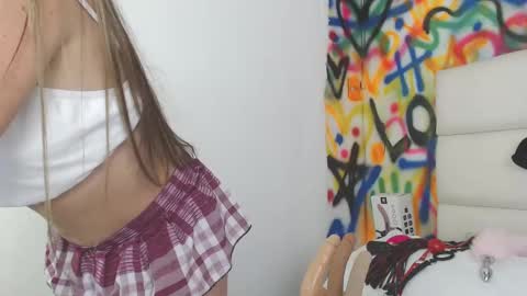 Snapshot of aria_martiin chatting on February 12, 3:05 pm aria online show from February 12, 3:05 pm