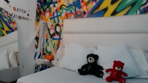 Snapshot of aria_martiin chatting on October 17, 12:19 pm aria online show from October 17, 12:19 pm