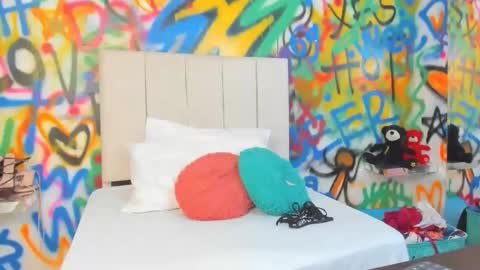 aria online show from March 30, 11:44 am