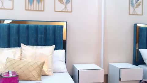 aria online show from April 25, 2:25 pm