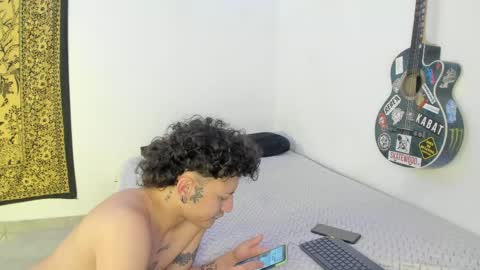 Snapshot of aria_x_orien chatting on April 18, 5:28 pm Aria and Orien online show from April 18, 5:28 pm