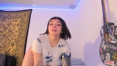 Snapshot of aria_x_orien chatting on June 24, 4:28 pm Aria and Orien online show from June 24, 4:28 pm