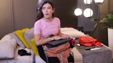 Snapshot of ariaa_isabell chatting on April 20, 6:42 pm Ariaa online show from April 20, 6:42 pm