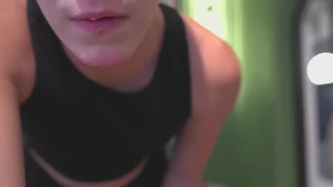 Snapshot of ariaa_isabell chatting on May 2, 12:54 pm Ariaa online show from May 2, 12:54 pm