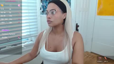 Snapshot of ariaatelier chatting on February 4, 7:31 pm Aria Atelier online show from February 4, 7:31 pm