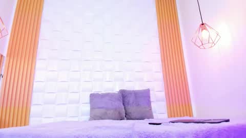 Snapshot of ariabelle1 chatting on February 18, 11:06 am AriaBelle1 online show from February 18, 11:06 am