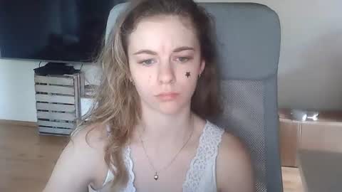 Snapshot of ariacreazy chatting on June 10, 8:35 am AriaCreazy online show from June 10, 8:35 am