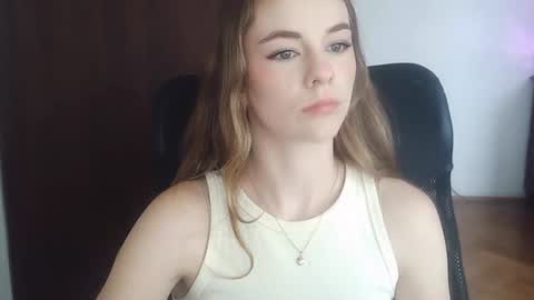 AriaCreazy online show from June 18, 9:25 am