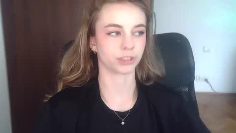 AriaCreazy online show from July 1, 2:40 pm
