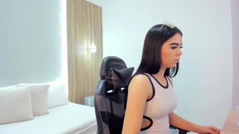 Snapshot of ariadna_boneville chatting on February 20, 7:36 pm A R I A D N A online show from February 20, 7:36 pm