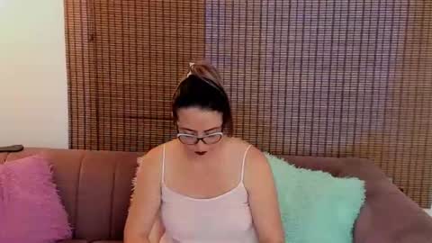 Snapshot of ariana_cross_ chatting on May 7, 12:10 pm Ariana Cruz online show from May 7, 12:10 pm