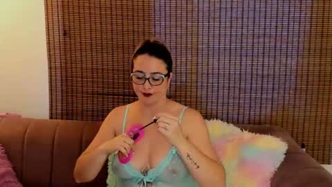 Snapshot of ariana_cross_ chatting on May 14, 12:01 pm Ariana Cruz online show from May 14, 12:01 pm