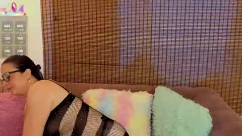 Snapshot of ariana_cross_ chatting on May 16, 12:37 pm Ariana Cruz online show from May 16, 12:37 pm