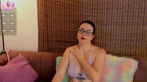 Snapshot of ariana_cross_ chatting on June 21, 12:30 pm Ariana Cruz online show from June 21, 12:30 pm