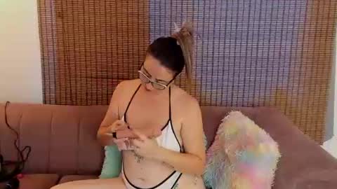 Snapshot of ariana_cross_ chatting on June 24, 3:33 pm Ariana Cruz online show from June 24, 3:33 pm