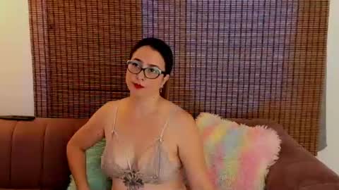 Snapshot of ariana_cross_ chatting on July 10, 1:47 pm Ariana Cruz online show from July 10, 1:47 pm