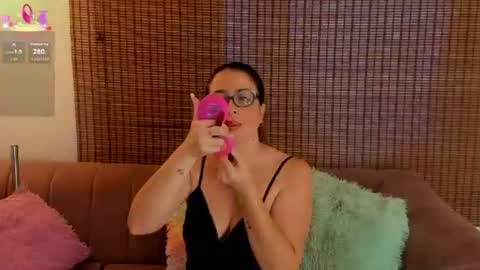 Snapshot of ariana_cross_ chatting on July 19, 12:42 pm Ariana Cruz online show from July 19, 12:42 pm