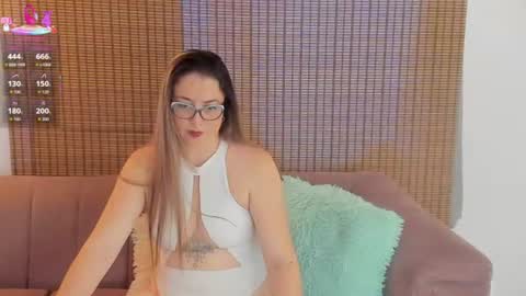 Snapshot of ariana_cross_ chatting on August 4, 12:41 pm Ariana Cruz online show from August 4, 12:41 pm