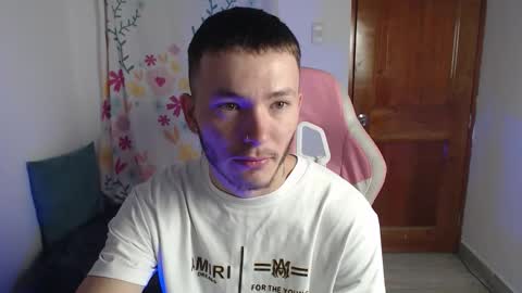 Snapshot of ariana_esteban07 chatting on February 21, 10:38 am ariana_esteban07 online show from February 21, 10:38 am