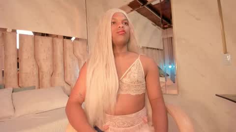 Snapshot of ariana_grande233 chatting on February 16, 11:50 am ariana_grande233 online show from February 16, 11:50 am