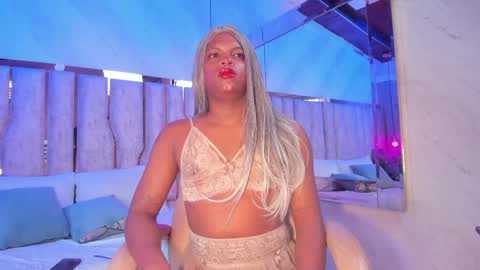 ariana_grande233 online show from March 29, 11:54 am