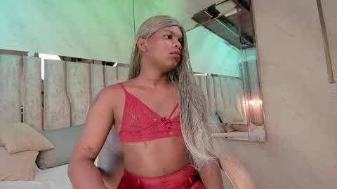 ariana_grande233 online show from April 14, 11:38 am