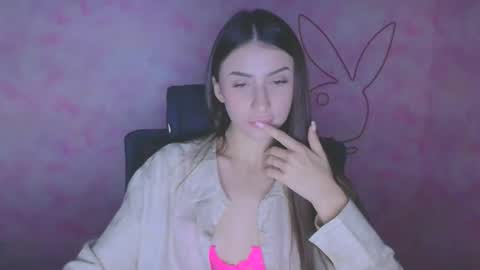 Snapshot of ariana_muur chatting on October 13, 5:29 am Ariana online show from October 13, 5:29 am