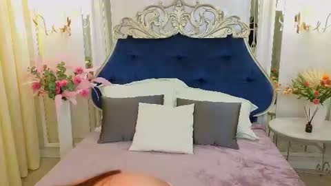 Snapshot of ariana_petite chatting on June 9, 11:16 pm Ariana online show from June 9, 11:16 pm