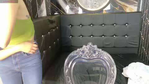 ariana_toro online show from April 19, 1:10 pm