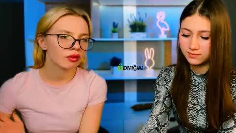 arianaa_cat online show from March 26, 7:30 pm