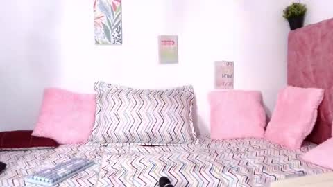 Snapshot of arianalavoie chatting on February 16, 9:44 pm Ariana online show from February 16, 9:44 pm