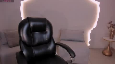 Snapshot of ariananova chatting on July 3, 2:07 am Your Girl online show from July 3, 2:07 am