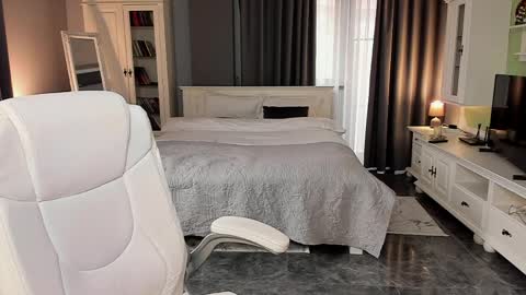 Ana online show from April 2, 2:58 pm