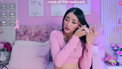 arianawest_ online show from May 11, 12:33 pm