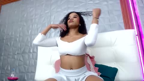 Snapshot of arianna_rochel chatting on November 2, 5:48 pm arianna_rochel online show from November 2, 5:48 pm