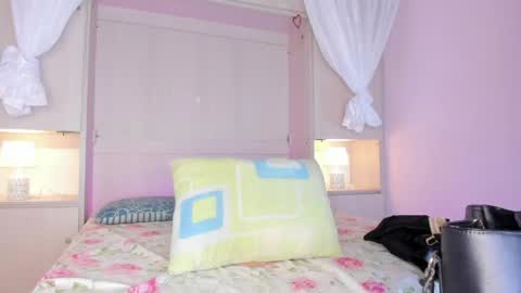 ariannavega_ online show from May 27, 11:40 am